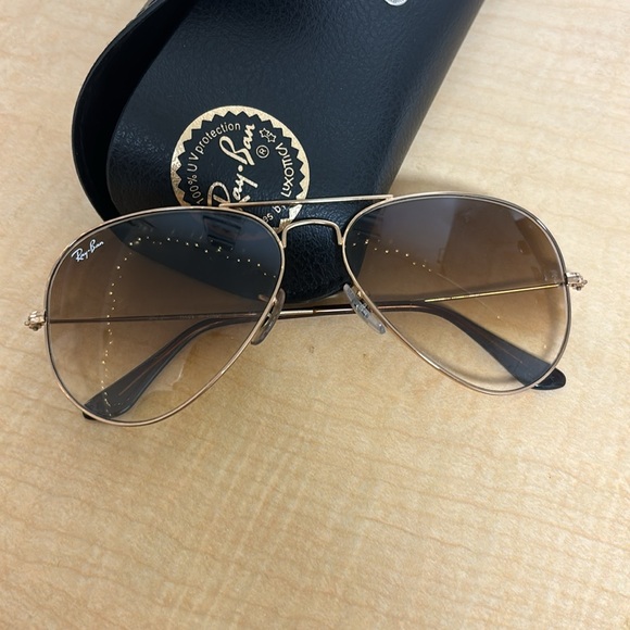 Ray-ban aviators, UV protection, gold rims, lightly worn - Picture 2 of 3